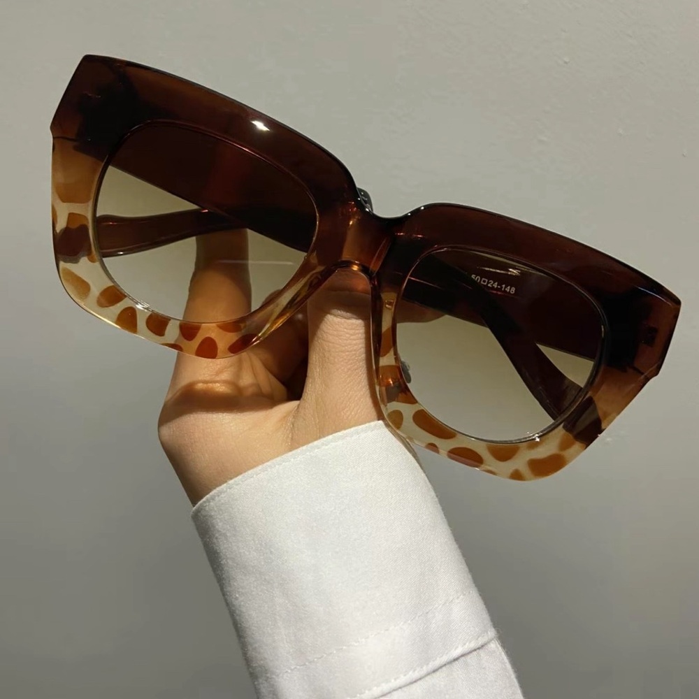 New Arrival Sunglasses “I’m Out” in Tortoise